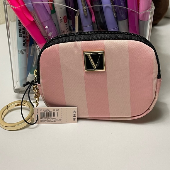 VICTORIA'S SECRET THE VICTORIA ESSENTIAL POUCH –